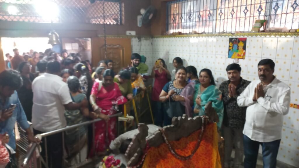 మరకత శివాలయాన్ని దర్శించుకున్న 30 వేల మంది భక్తులు