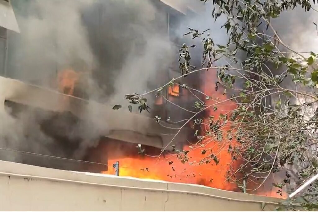 నాంపల్లిలో ఫర్నిచర్ దుకాణంలో అగ్ని ప్రమాదం..