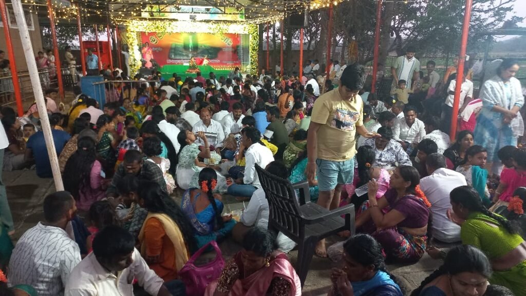 మహాశివరాత్రికి మరకత శివాలయాన్ని దర్శించుకున్న భక్తులు