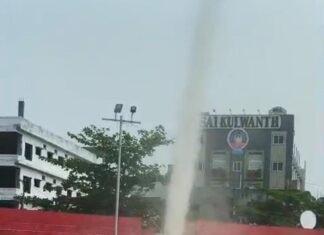 అనకాపల్లి ఎన్టీఆర్ స్టేడియంలో టోర్నడో తరహా సుడిగాలి…!