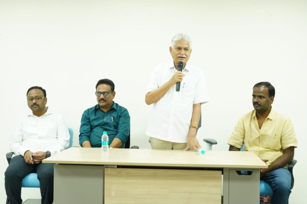 జర్నలిస్టులు సామాజిక బాధ్యతతో పనిచేయాలి