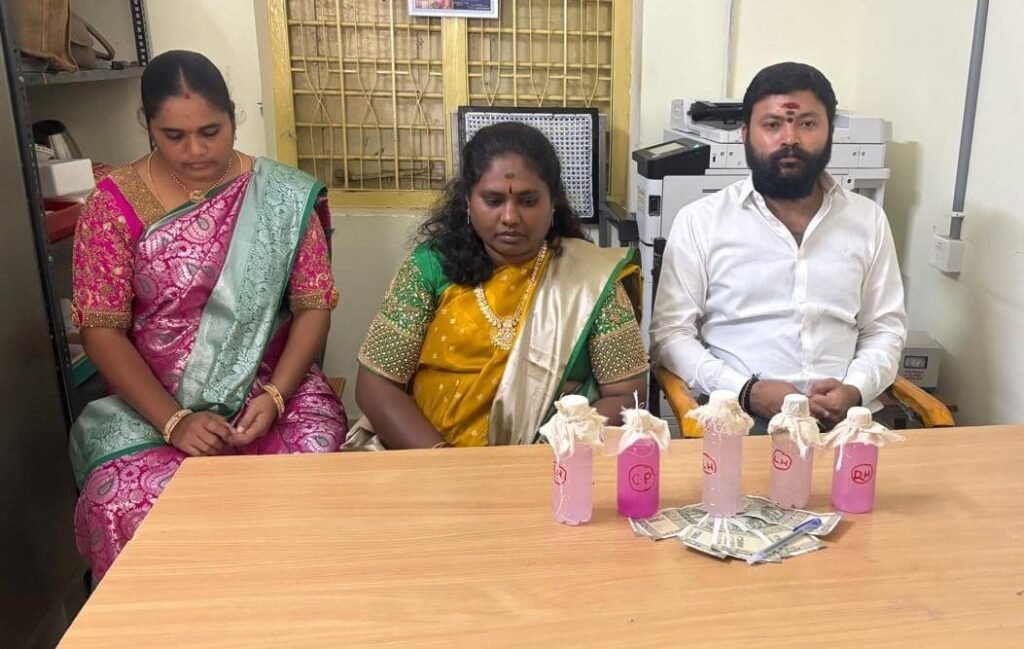 భూపాలపల్లి జిల్లా కోర్టులో ఏసీబీ దాడులు – రూ.5 వేల లంచం తీసుకుంటూ సిబ్బంది రెడ్‌హ్యాండెడ్‌గా పట్టుబాటు