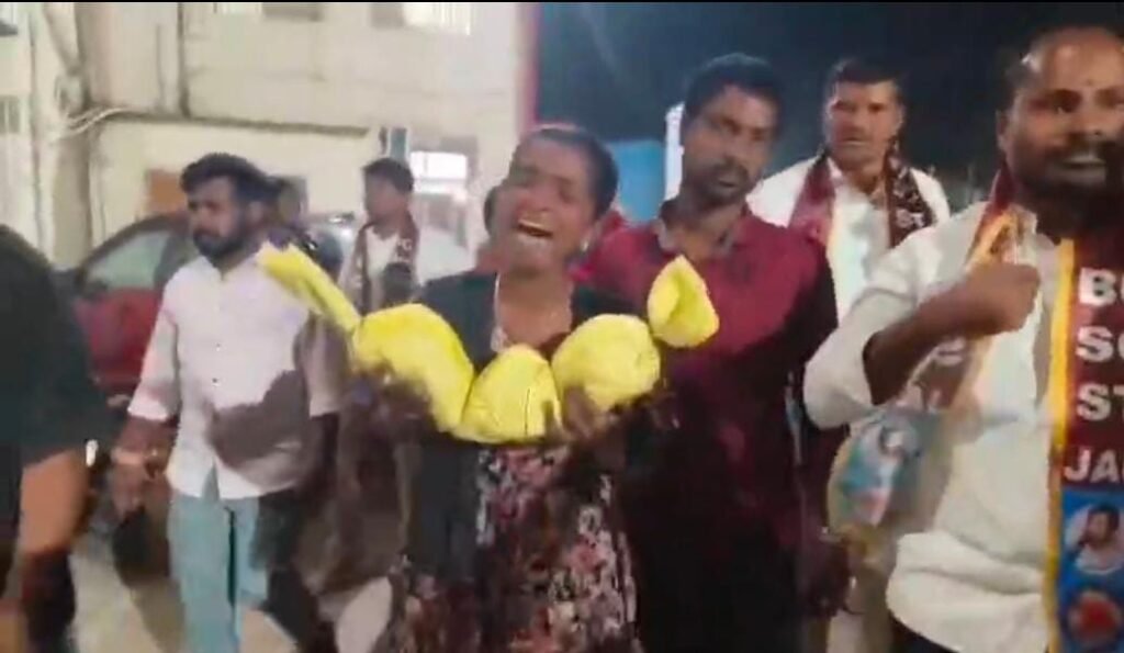 నాగర్‌కర్నూల్లో శిశువు మృతి కుల దూషణ ఆరోపణలతో ఉద్రిక్తత