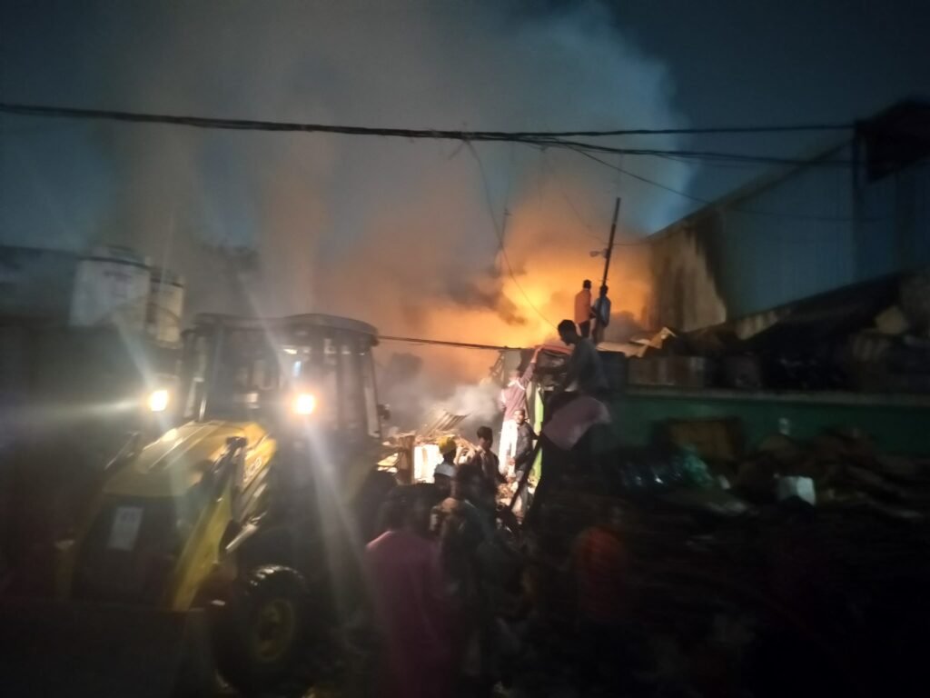 సుభాష్ నగర్ గంపల బస్తీలో స్క్రాప్ గోదాంలో మంటలు