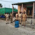 అక్రమంగా నాటు సార తయారు చేస్తున్న మహిళ అరెస్ట్ 4 లీటర్ల నాటు సారా స్వాధీనం