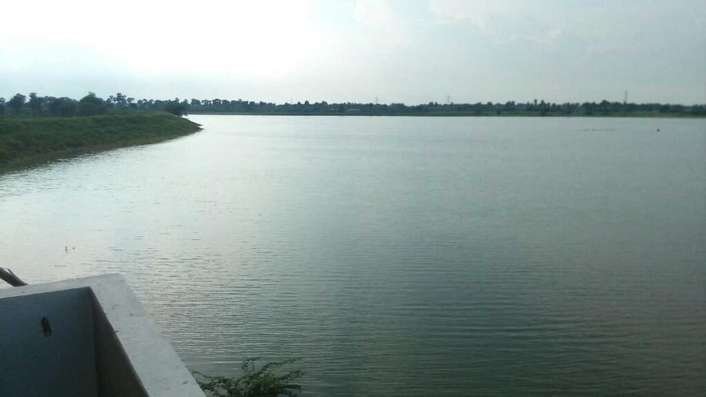 చెరువులో పడి గురుకుల విద్యార్థి గల్లంతు