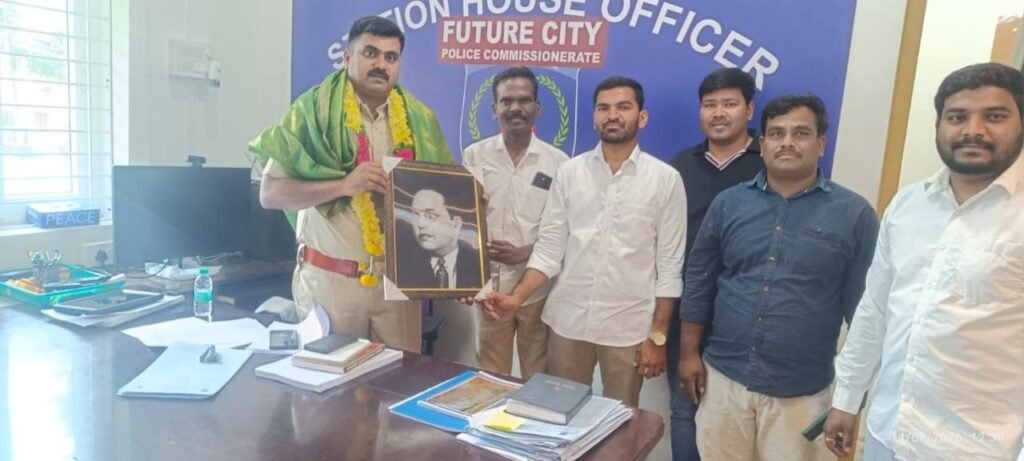 శంకర్ పల్లి నూతన సిఐని మర్యాదపూర్వకంగా కలిసిన బుల్కపూర్ యువకులు