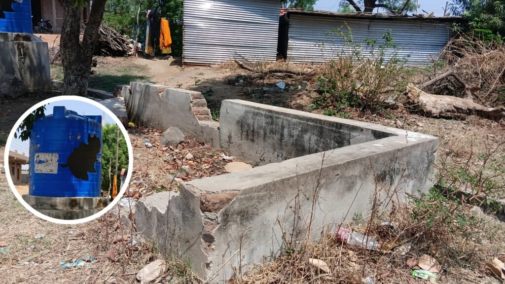 వీధిలో నిరుపయోగంగా నిలిచిన నీటి ట్యాంక్