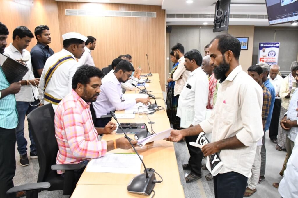 జిల్లాలో ఆహార నాణ్యతపై కఠిన పర్యవేక్షణ:జిల్లా కలెక్టర్ ఆదర్ష్ సురభి.