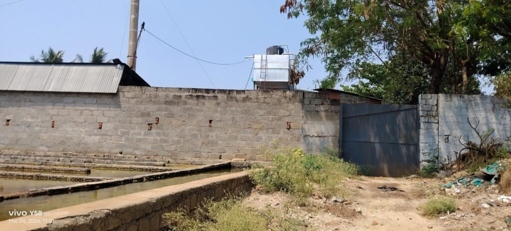 ఊరికి దూరంగా ఉంది మనకెందులే?