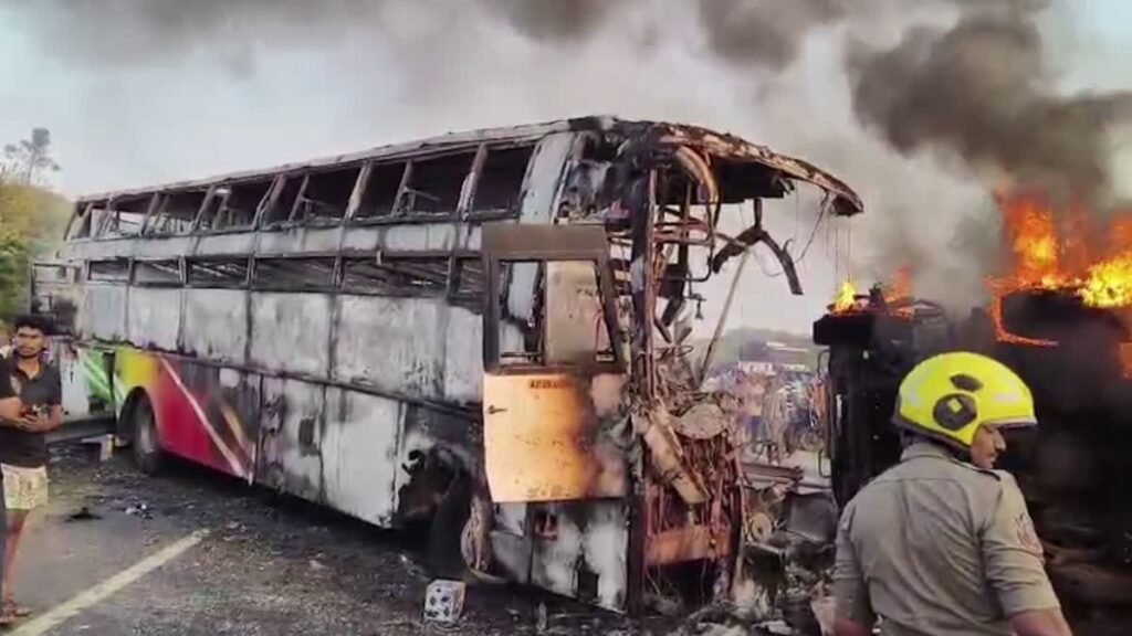 ఘోర రోడ్డు ప్రమాదం.. బస్సులో సజీవ దహనం