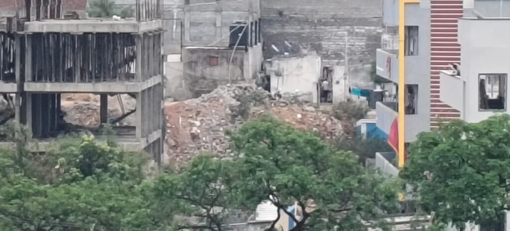 మాయమవుతున్న పార్క్ స్థలాన్ని కాపాడండి