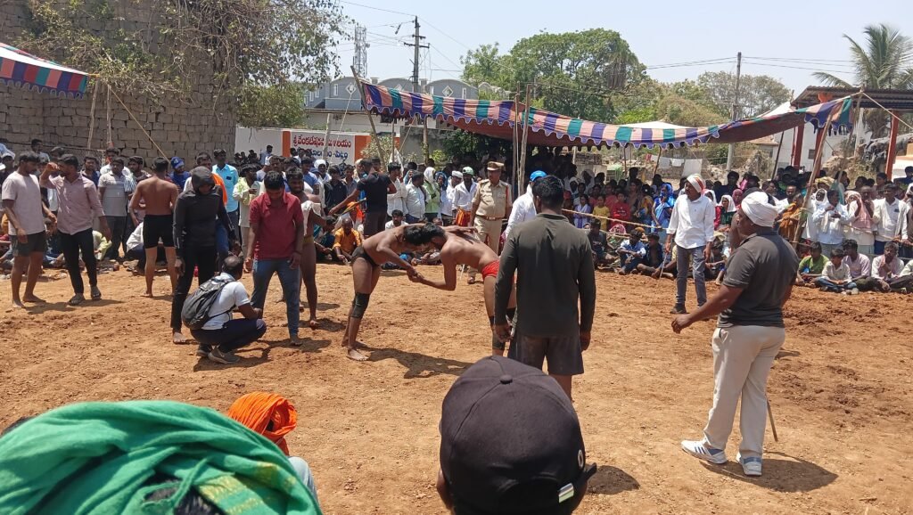 పిట్లం కుస్తీ పోటీల్లో దమ్ము చూపించిన మల్లయోధినులు