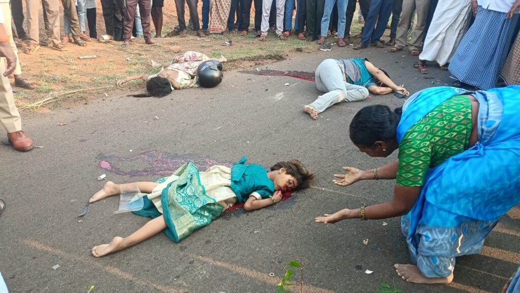 వికారాబాద్ జిల్లాలో మరో ఘోర రోడ్డు ప్రమాదం ముగ్గురు మృతి
