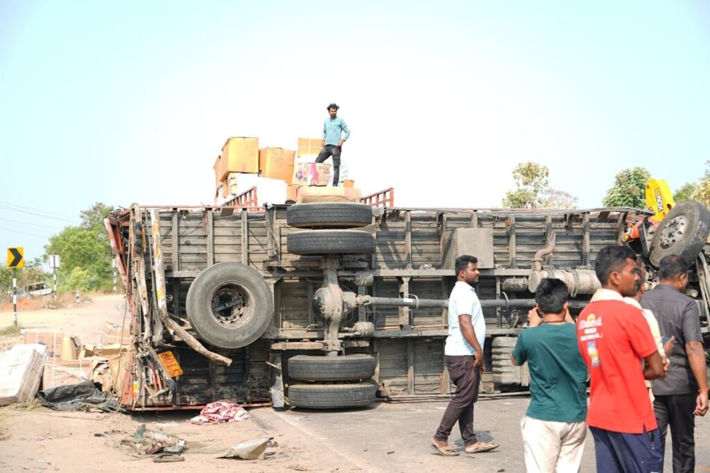 ఘోర రోడ్డు ప్రమాదం… ఒకరు మృతి పలువురికి గాయాలు
