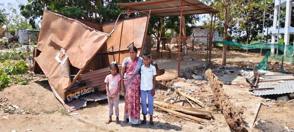 బ్రతుకు దెరువు డబ్బా ధ్వంసం…జీవనోపాధి కోల్పోయామని బాధితురాలి ఆవేదన