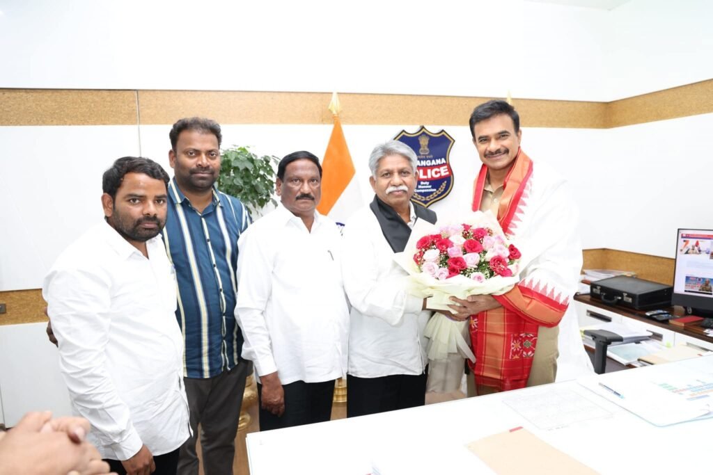 తెలంగాణ డిజిపి సివి ఆనంద్ ను కలిసిన మంద కృష్ణ మాదిగ