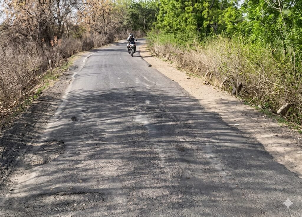 వర్షాకాలంలో వంతెన ప్రయాణం ప్రమాదకరం