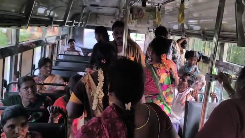సీటు కోసం రణరంగంగా మారిన ఆర్టీసీ బస్సు..