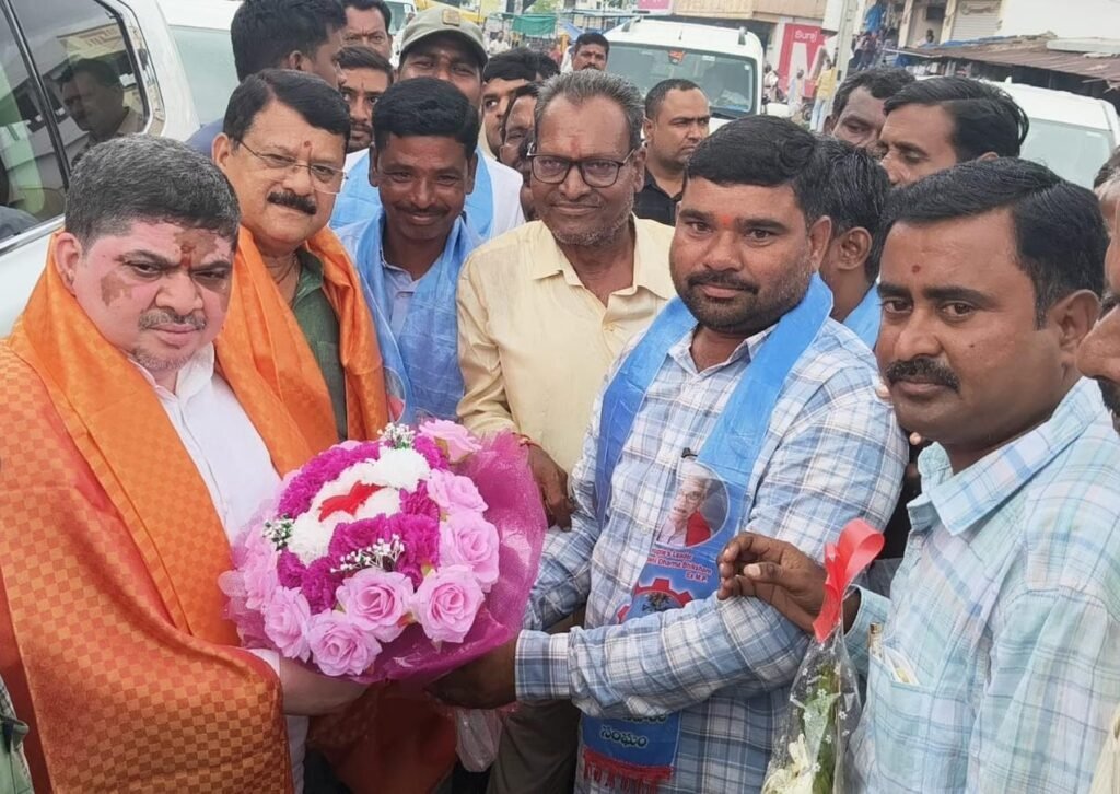మంత్రి పొన్నం ప్రభాకర్ ను సన్మానించిన కోటగిరి గౌడ సంఘం నాయకులు