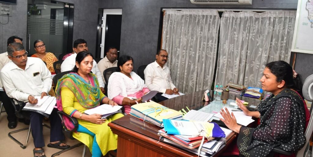 భూముల సర్వే వేగవంతం చేయాలి కలెక్టర్ చిత్రా మిశ్రా