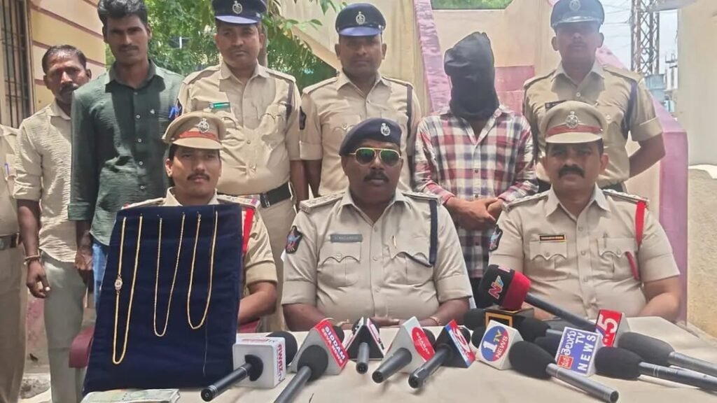 నిద్రిస్తున్న మహిళలే లక్ష్యం.. సీరియల్ దొంగ అరెస్ట్