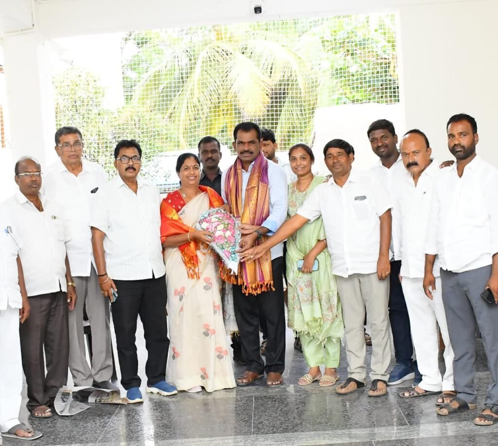 రైస్ మిల్లర్స్ అసోసియేషన్‌కు తొలి మహిళా అధ్యక్షురాలుపెద్దమారు ధనలక్ష్మి
