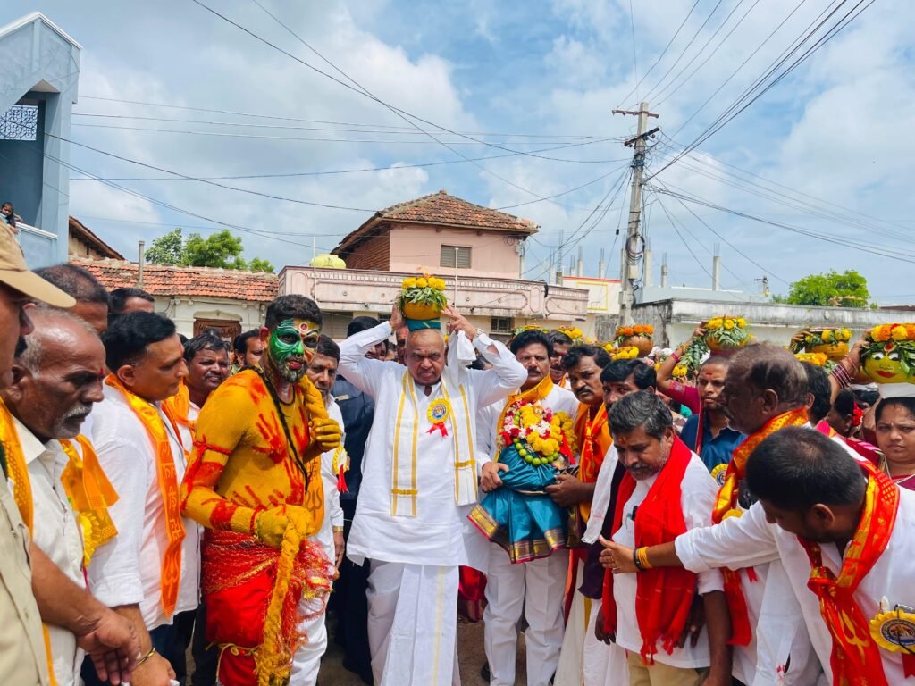 బోనం ఎత్తిన వ్యవసాయ సలహాదారులు పోచారం శ్రీనివాస్ రెడ్డి