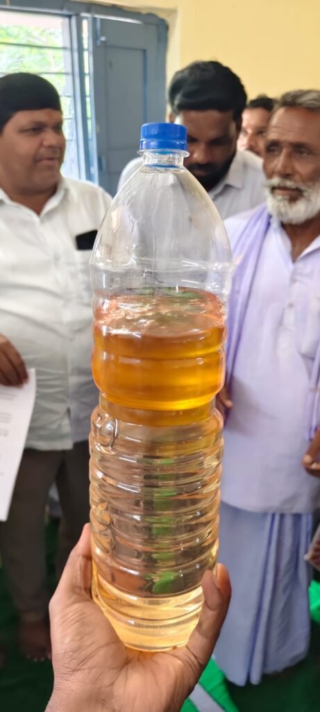 విఘ్నేశ్వర పెట్రోల్ పంపులో పెట్రోల్ లో నీళ్లు