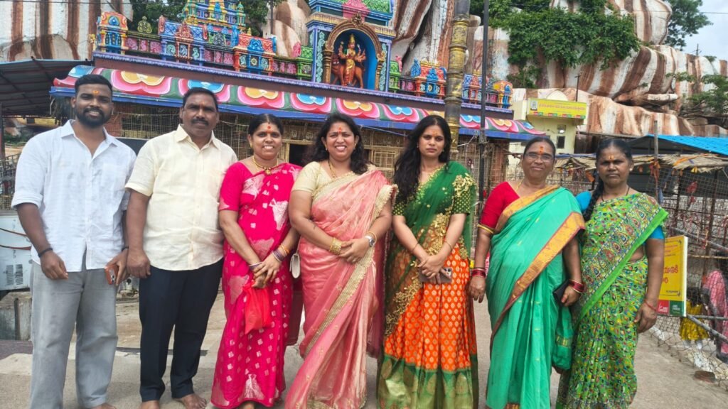 జన్మదిన సందర్భంగా ఏడుపాయల వనదుర్గామాతను దర్శించుకున్న కౌన్సిలర్ పులిమామిడి మమత రాజు