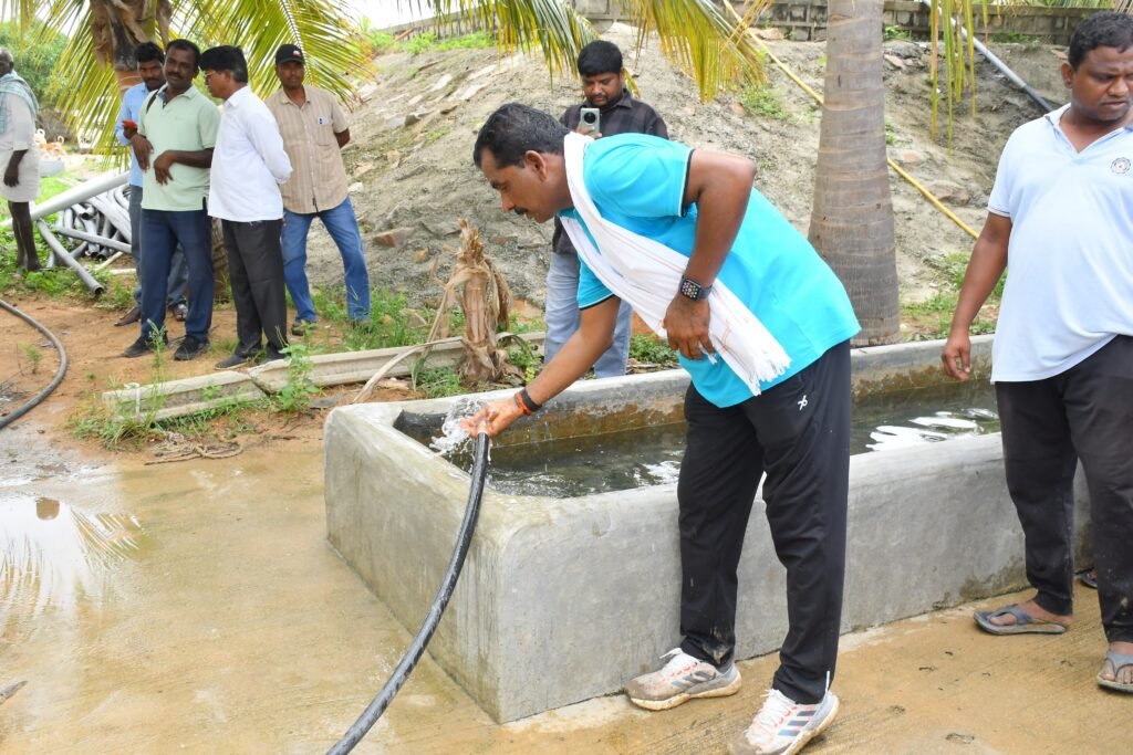 ప్రజాసేవతో పాటు.. పొలం బాటలో ఎమ్మెల్యే