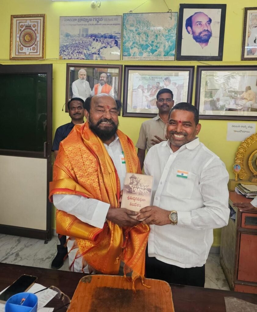 ఆర్ కృష్ణయ్య మర్యాద పూర్వకంగా కలిసిన బిసి సంఘం నాయకులు బండమీది వెంకటేష్.