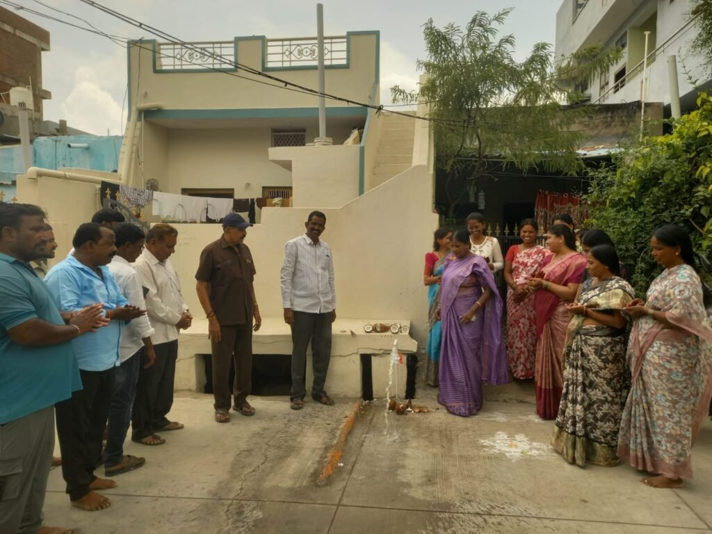 బోరుకు కొత్త మోటారు..10 నల్లాల ఏర్పాటు