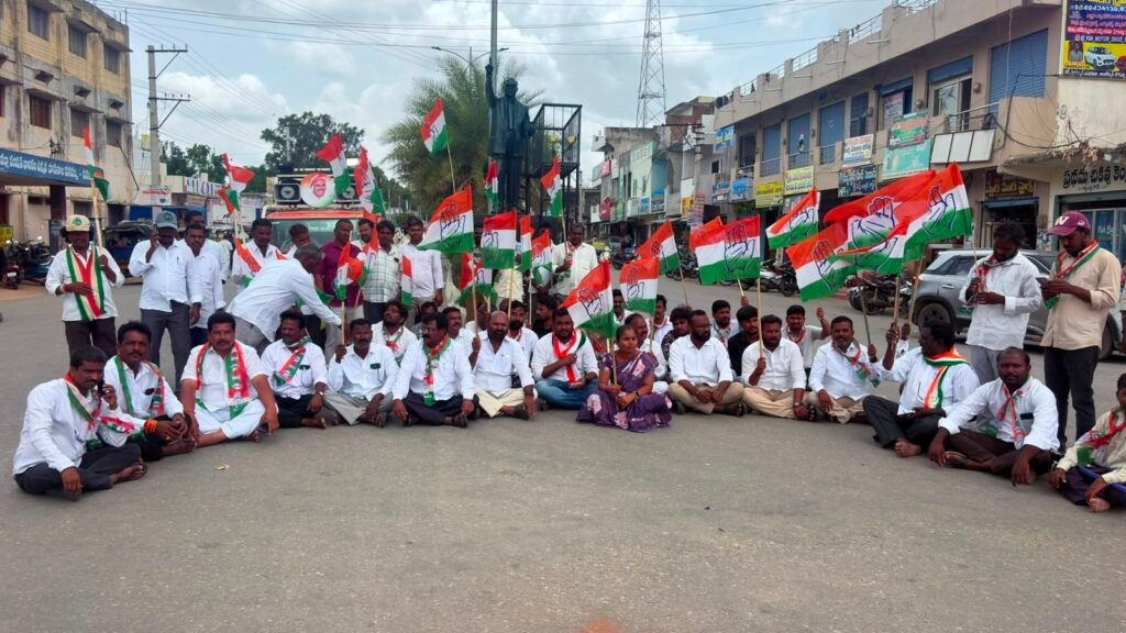 ఖర్గేను అవమానించిన బీజేపీ క్షమాపణ చెప్పాలి