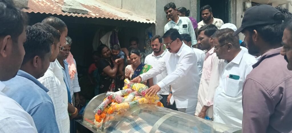 నాగేష్ కుటుంబానికి నిరంజన్‌రెడ్డి పరామర్శ