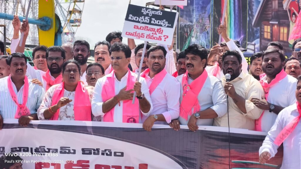 వెయ్యి రోజుల పాలనపై కుత్బుల్లాపూర్ చౌరస్తాలో బీఆర్ఎస్ భారీ ధర్నా