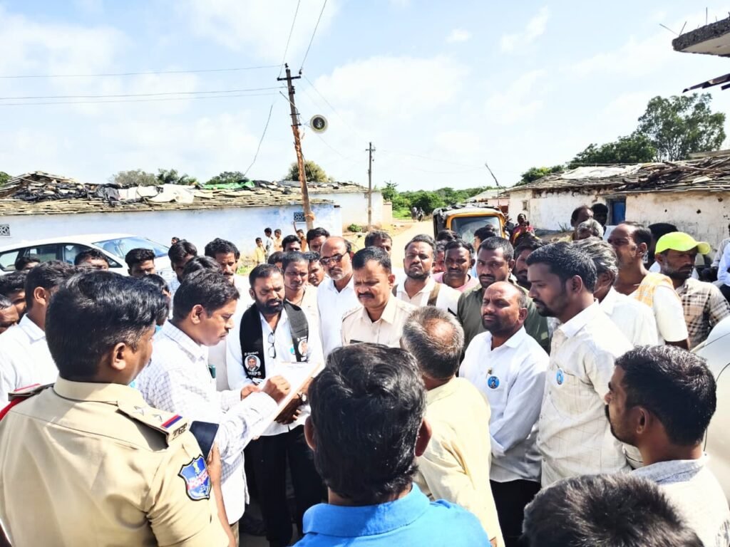 కారోబార్‌పై దాడి.. నిందితులను వెంటనే అరెస్ట్ చేయాలి