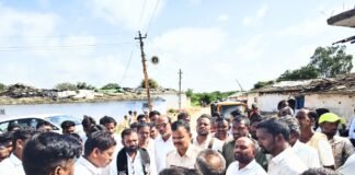 కారోబార్పై దాడి.. నిందితులను వెంటనే అరెస్ట్ చేయాలి