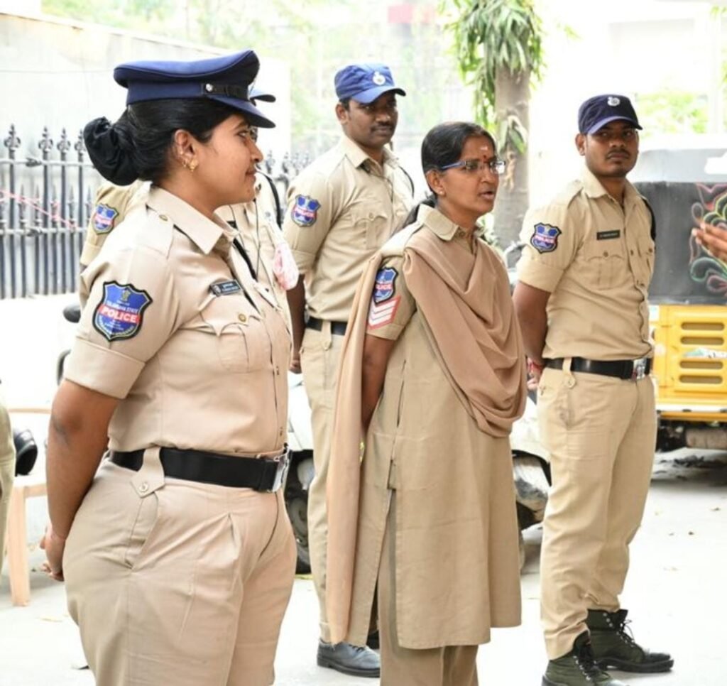 పోలీస్ ఉద్యోగాల దరఖాస్తులకు రేపే చివరి తేదీ!