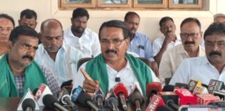 కుప్పంలో జలహారతి.. తెలంగాణలో రైతుల కన్నీటి ఆర్తి