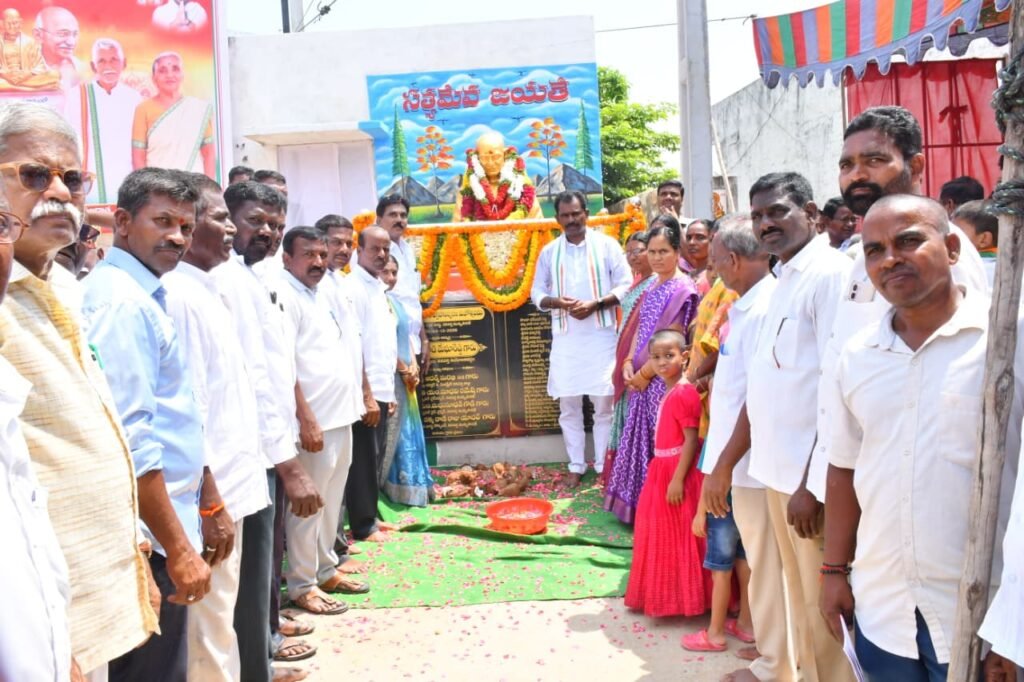 గాంధీజీ ఆశయాలే అభివృద్ధికి బాటలు