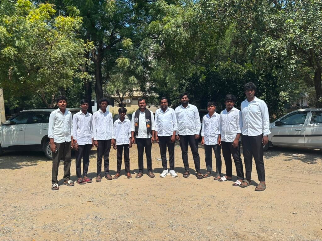 మాదిగ విద్యార్థుల జాతీయ సదస్సుకు బయలుదేరిన శంకర్ పల్లి విద్యార్థి నాయకులు