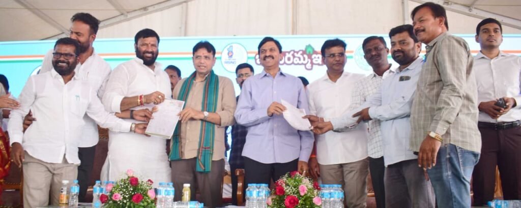 జర్నలిస్టుల ఇళ్ల స్థలాల కోసం మంత్రులకు వినతిపత్రం అందజేత!