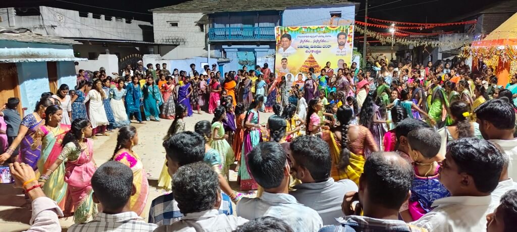 పెద్దేముల్‌లో వైభవంగా బతుకమ్మ వేడుకలు!