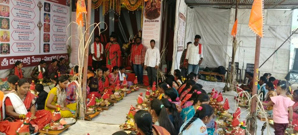 హంగర్గా గ్రామంలో సామూహిక కుంకుమార్చన